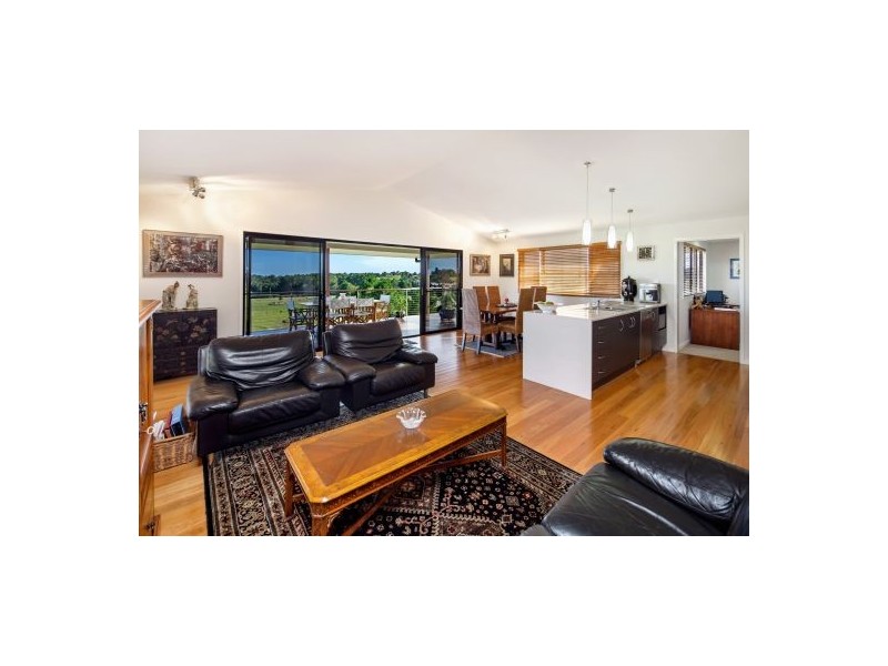 16 Cloudwalk Drive, Maleny QLD 4552