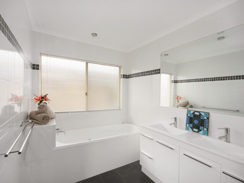 12 Greenhills Esplanade, Maleny QLD 4552