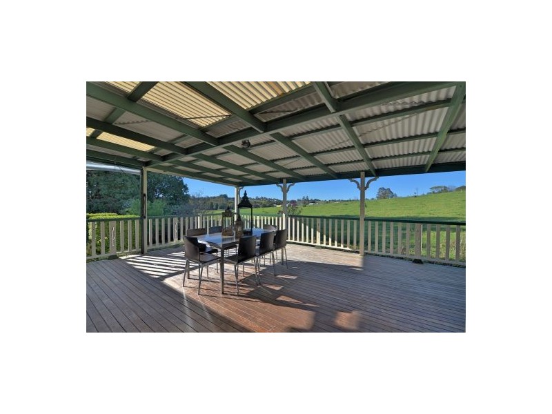 21 Centenary Drive, Maleny QLD 4552