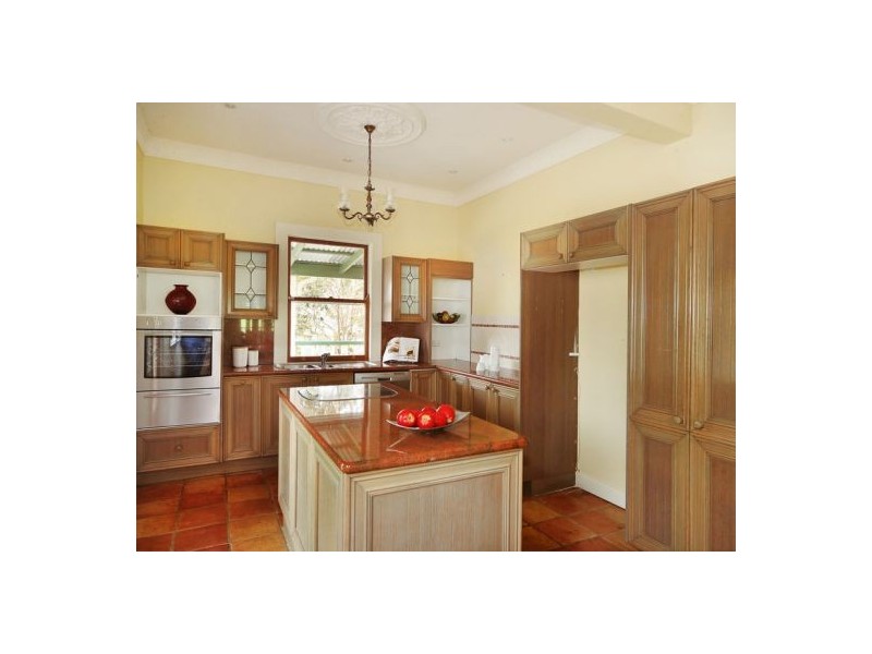 21 Centenary Drive, Maleny QLD 4552