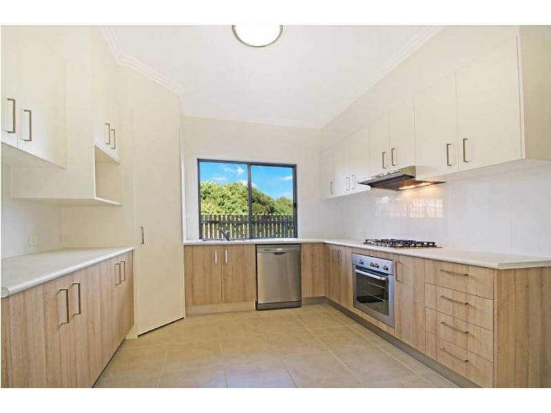 16 Teak Street, Maleny QLD 4552