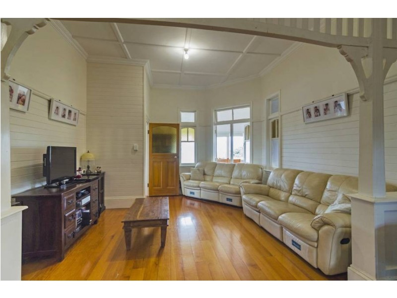 16 Mary Cairncross Avenue, Maleny QLD 4552