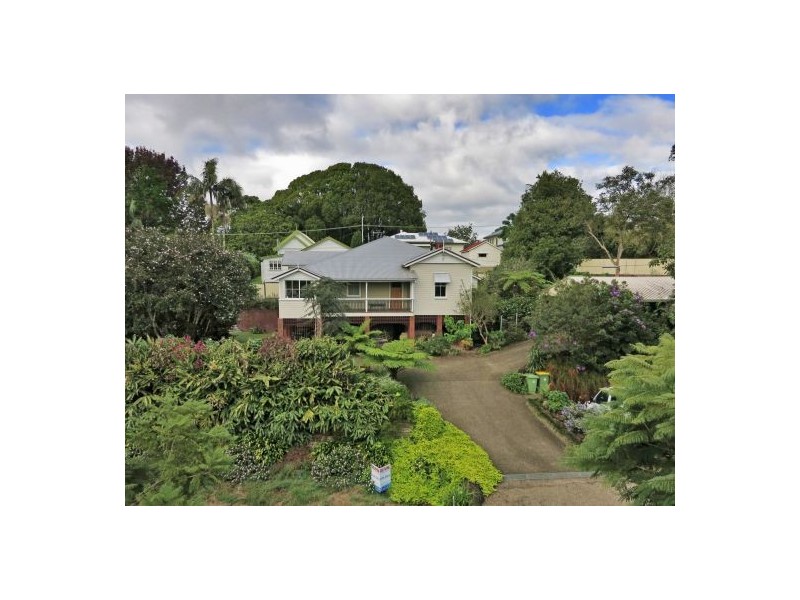 11 Beech Street, Maleny QLD 4552