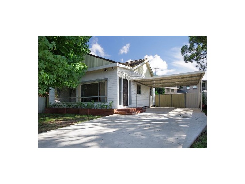 6 Rabaul Road, Georges Hall NSW 2198