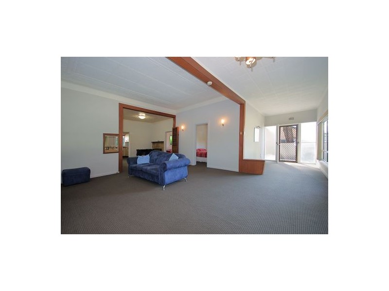 6 Rabaul Road, Georges Hall NSW 2198