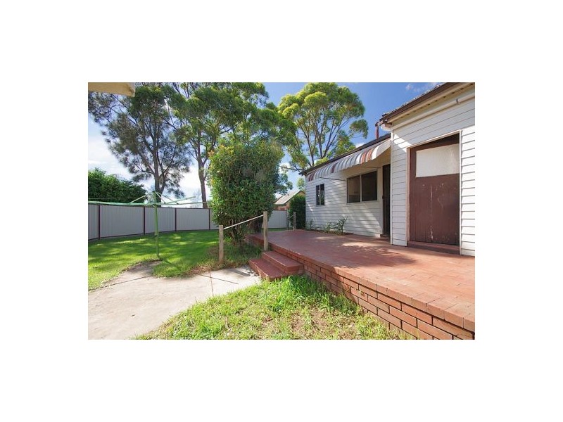 6 Rabaul Road, Georges Hall NSW 2198