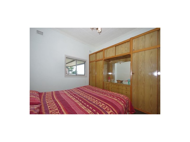 6 Rabaul Road, Georges Hall NSW 2198