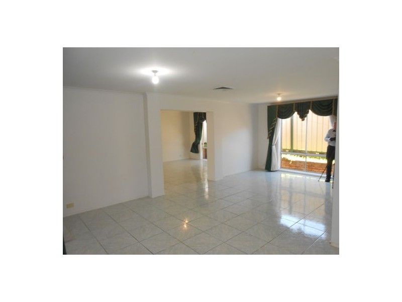 6 Duke Close, Green Valley NSW 2168