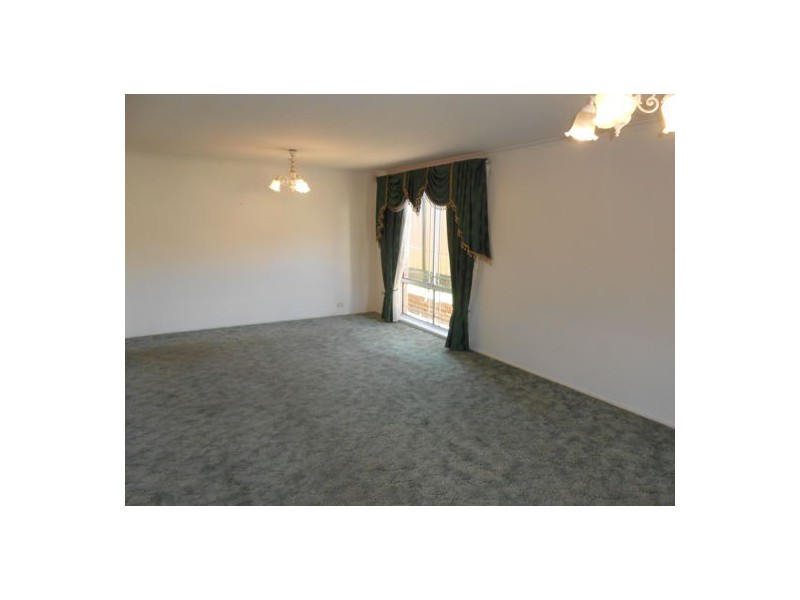 6 Duke Close, Green Valley NSW 2168