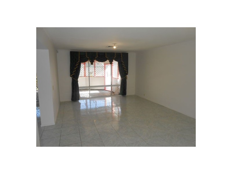 6 Duke Close, Green Valley NSW 2168