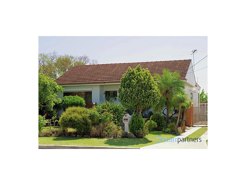14 Andrew Ave, Canley Heights NSW 2166
