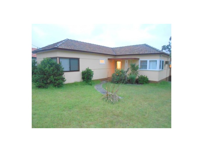 8 Gray Cres, Yagoona NSW 2199