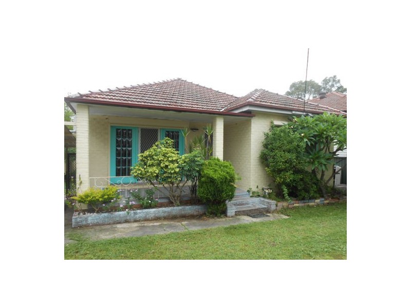 12 Orchard Rd, Fairfield NSW 2165
