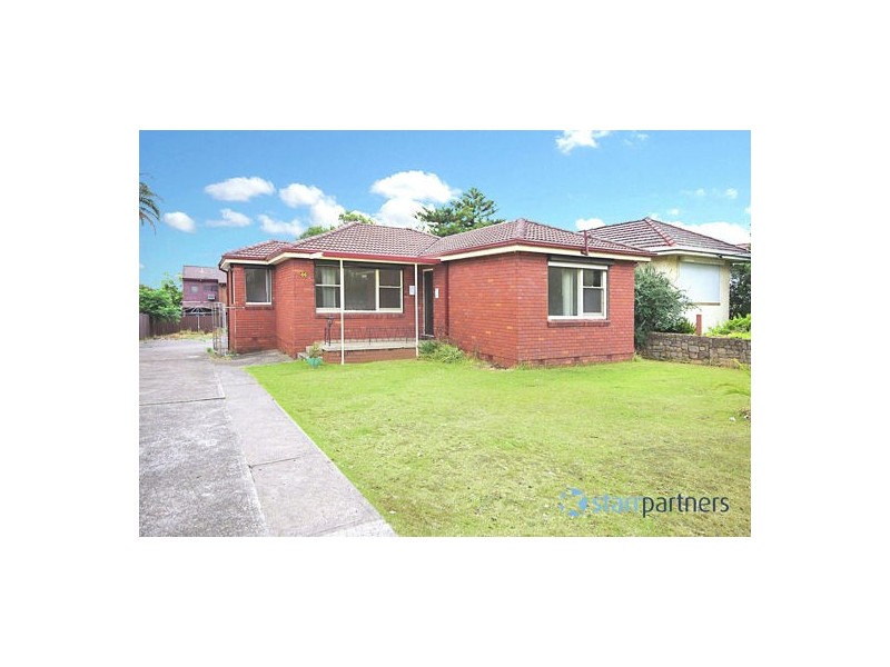 66 Belmont Rd, Glenfield NSW 2167