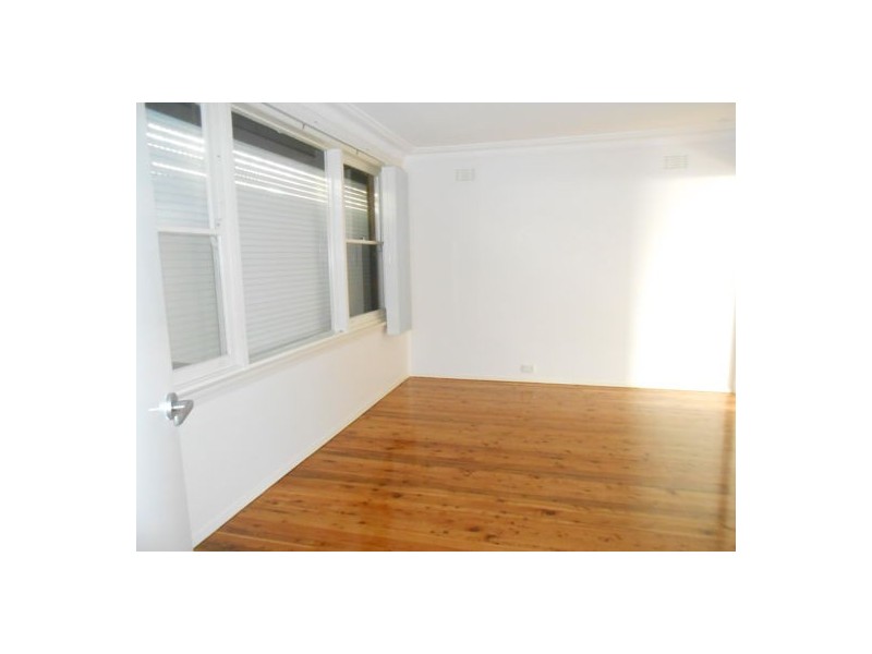 66 Belmont Rd, Glenfield NSW 2167