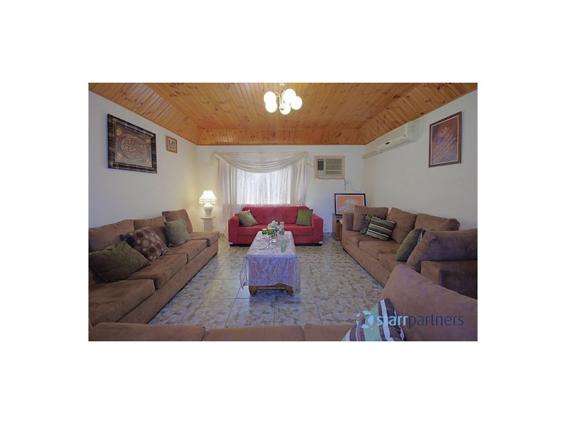 1 Gosling Street, Greenacre NSW 2190