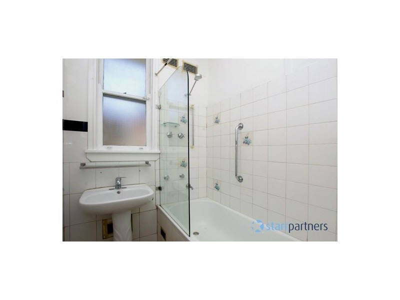 20 Hinkler Ave, Warwick Farm NSW 2170