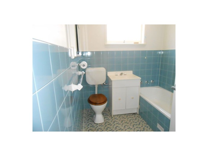 66 Belmont Rd, Glenfield NSW 2167