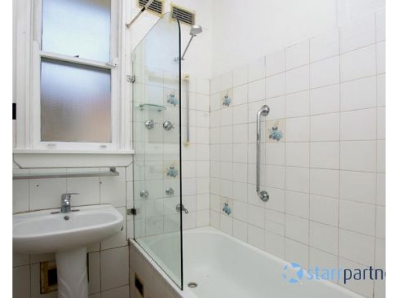 20 Hinkler Ave, Warwick Farm NSW 2170