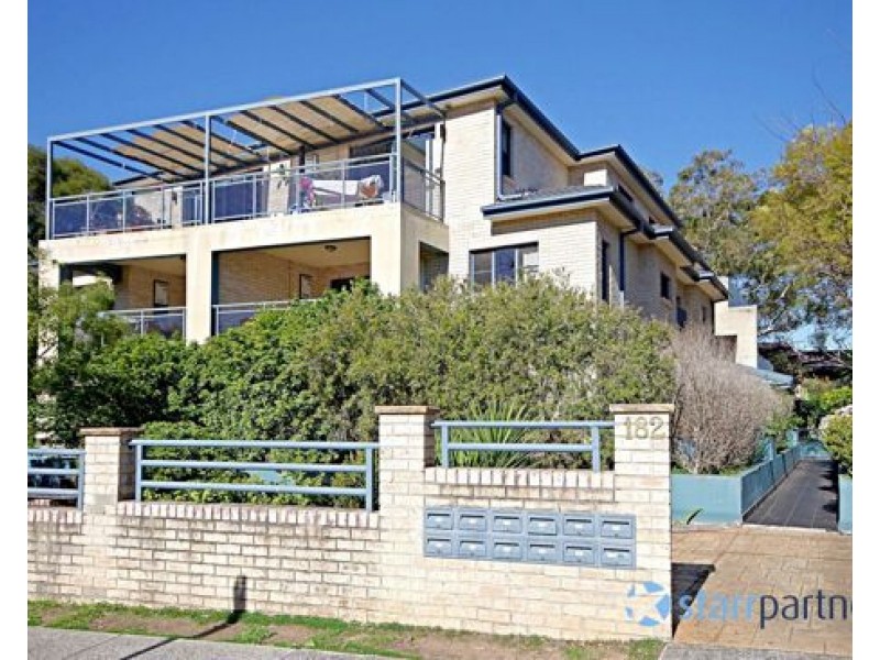 6/182 Greenacre Road, Bankstown NSW 2200