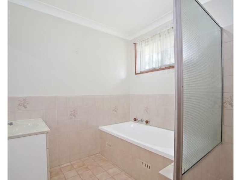3/2-4 Angle Rd, Leumeah NSW 2560