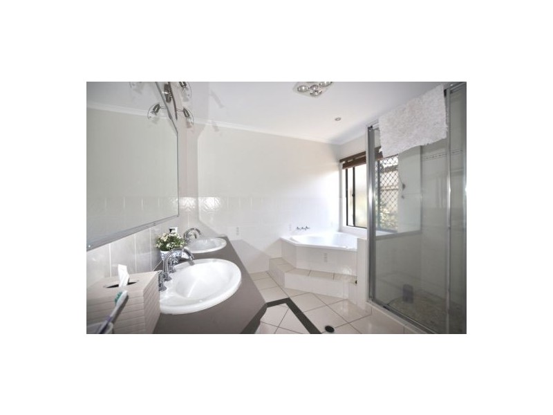 28 Sailaway Drive, Eimeo QLD 4740