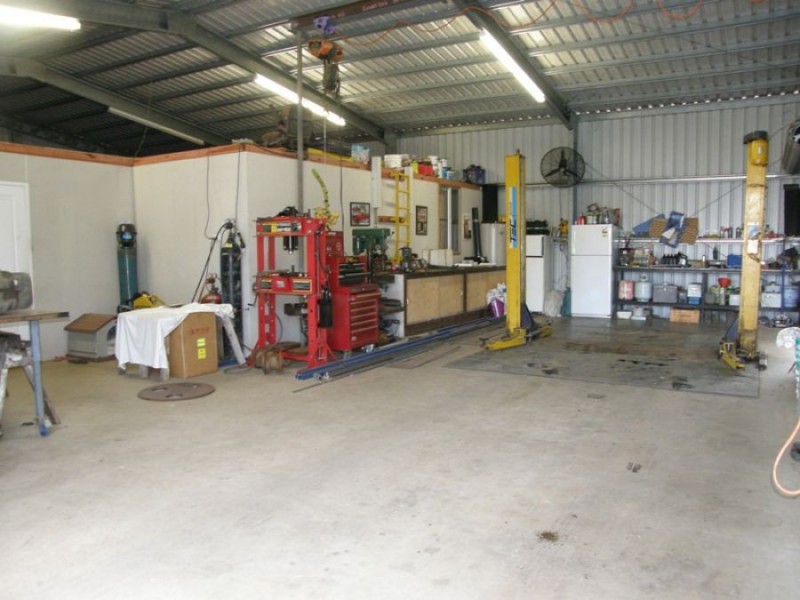 33 Nielsen Drive, Walkerston QLD 4751