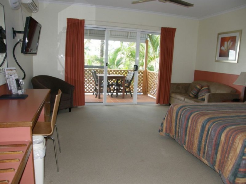 6 Beach Road, Dolphin Heads QLD 4740