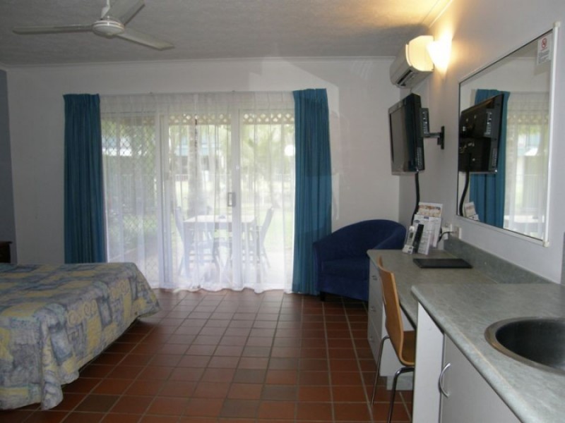 6 Beach Road, Dolphin Heads QLD 4740