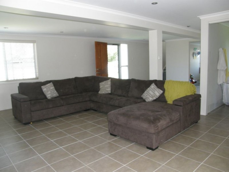 4 Flinders Crt, Bakers Creek QLD 4740