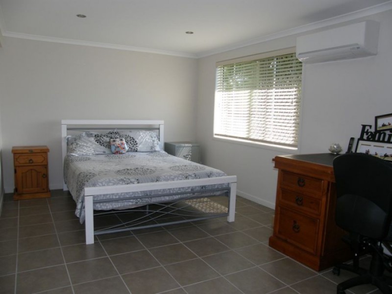 4 Flinders Crt, Bakers Creek QLD 4740