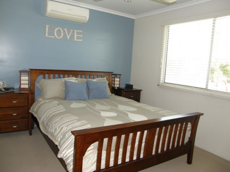 4 Flinders Crt, Bakers Creek QLD 4740