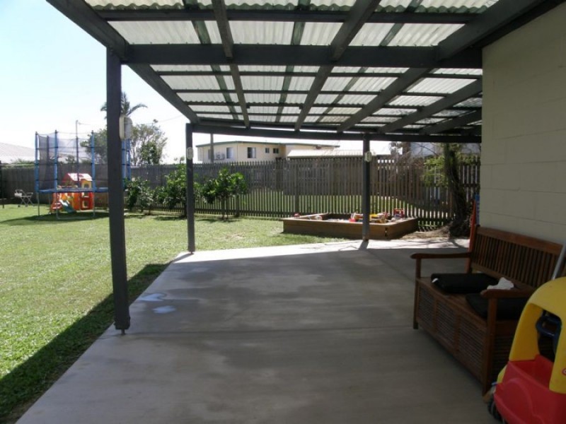 4 Flinders Crt, Bakers Creek QLD 4740