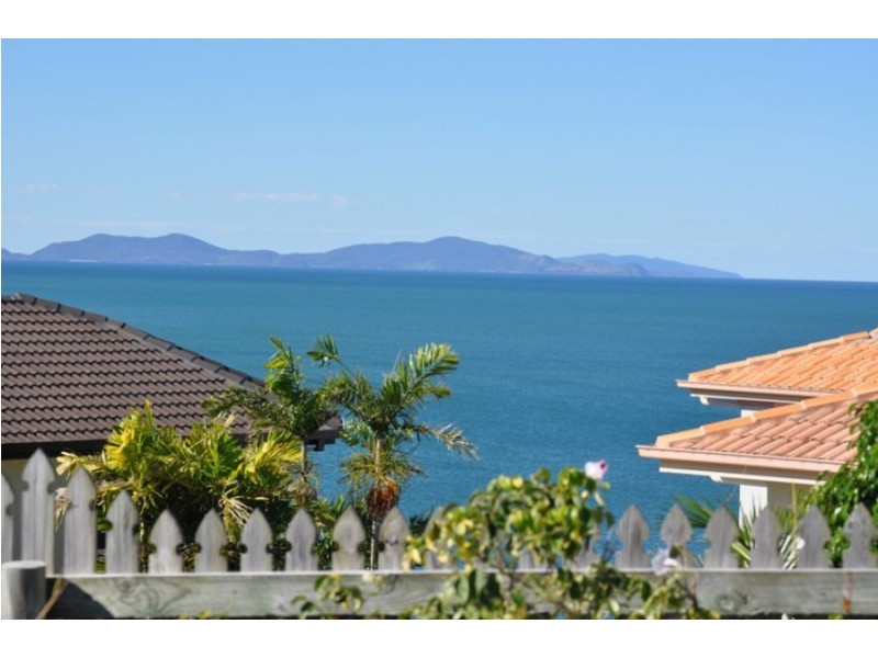 9 Rainbow Crescent, Blacks Beach QLD 4740