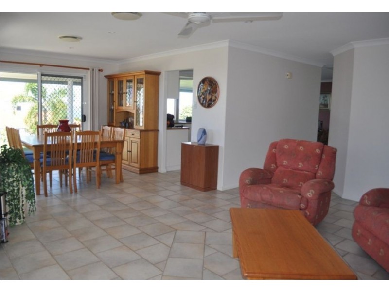 9 Rainbow Crescent, Blacks Beach QLD 4740