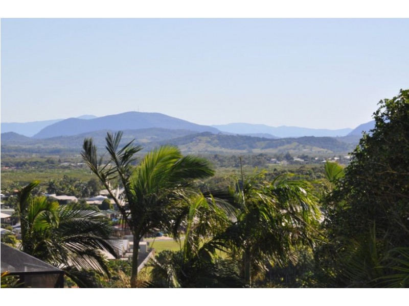 9 Rainbow Crescent, Blacks Beach QLD 4740