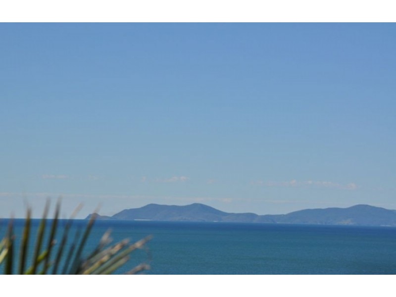 9 Rainbow Crescent, Blacks Beach QLD 4740