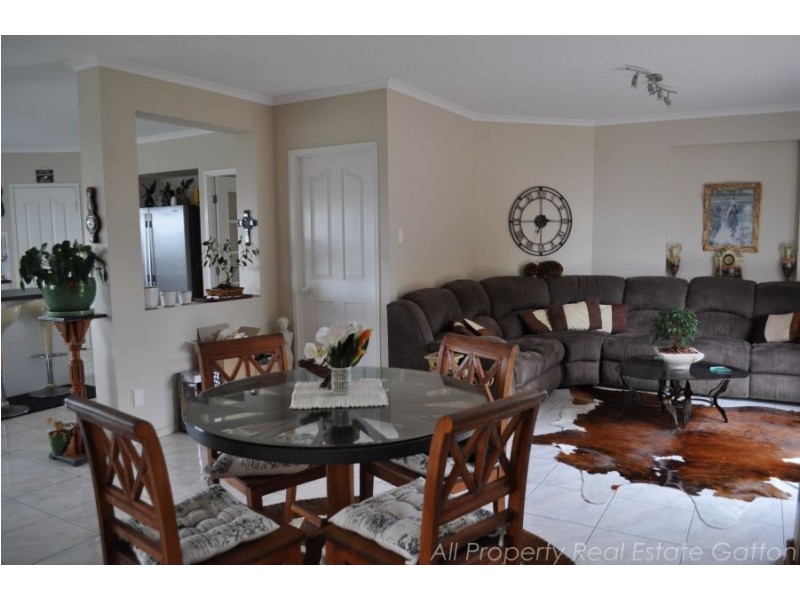19 anthony court, Summerholm QLD 4341
