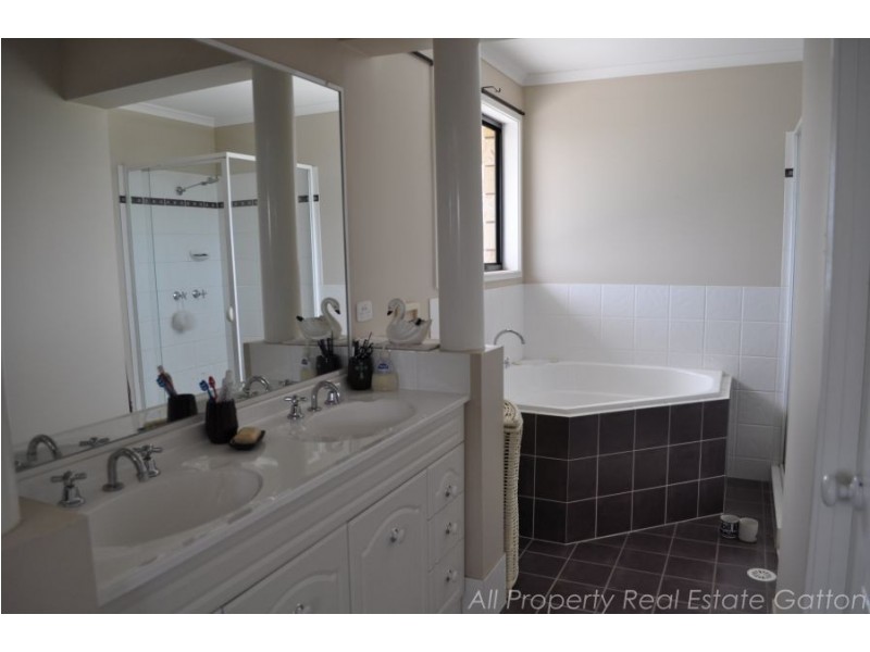 19 anthony court, Summerholm QLD 4341