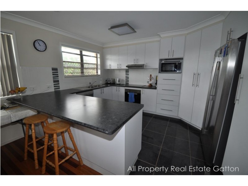12 Hennessy Street, Gatton QLD 4343