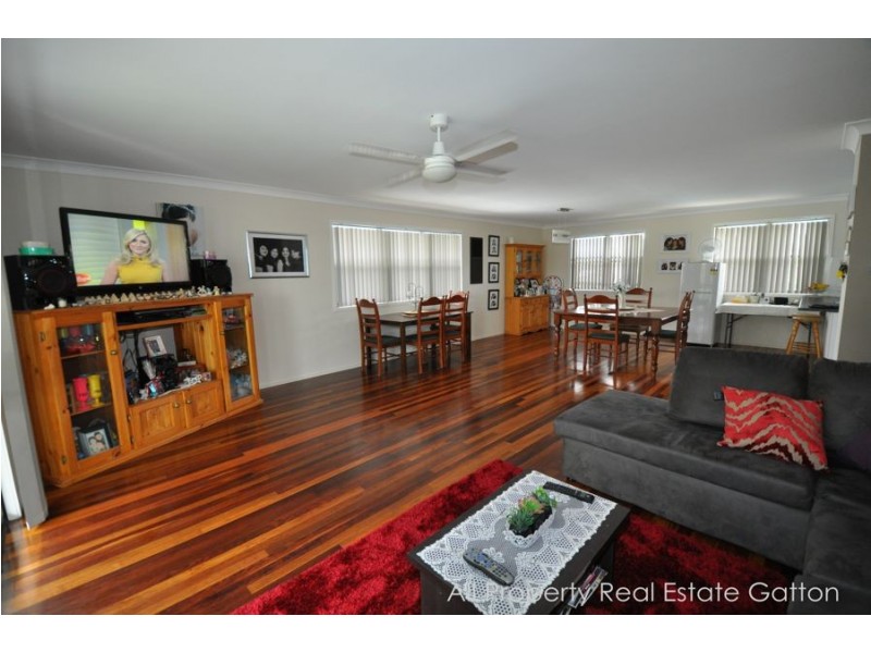 12 Hennessy Street, Gatton QLD 4343