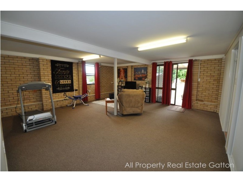 12 Hennessy Street, Gatton QLD 4343