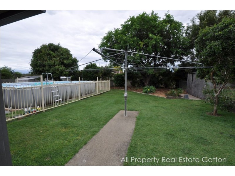 12 Hennessy Street, Gatton QLD 4343