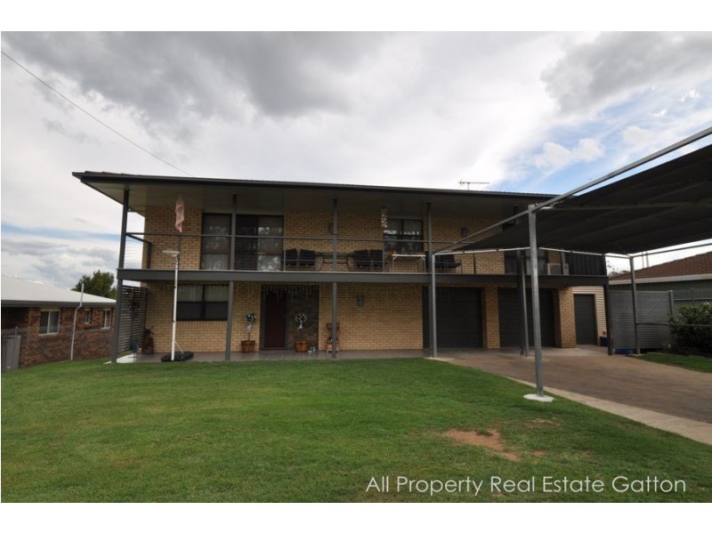 12 Hennessy Street, Gatton QLD 4343