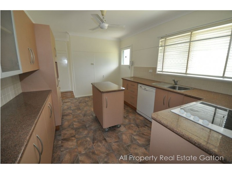 2 Lowe Street, Gatton QLD 4343