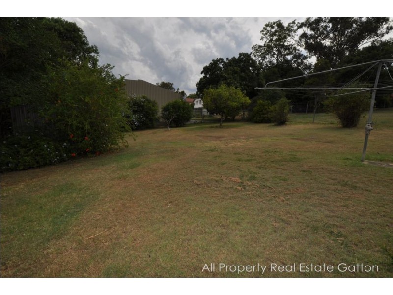 2 Lowe Street, Gatton QLD 4343