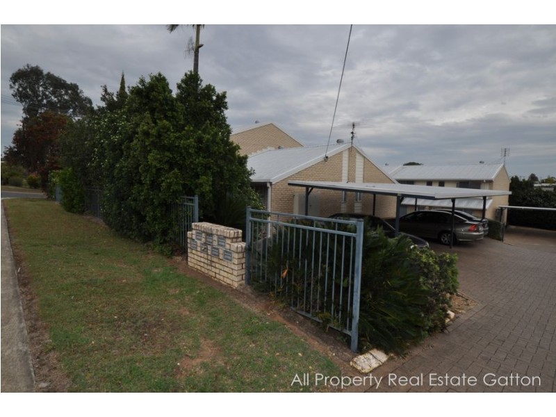 Unit 2, 109 Davey Road (cnr Woodlands Road), Gatton QLD 4343