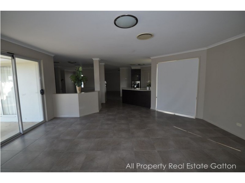 8 Kurrajong Road, Gatton QLD 4343