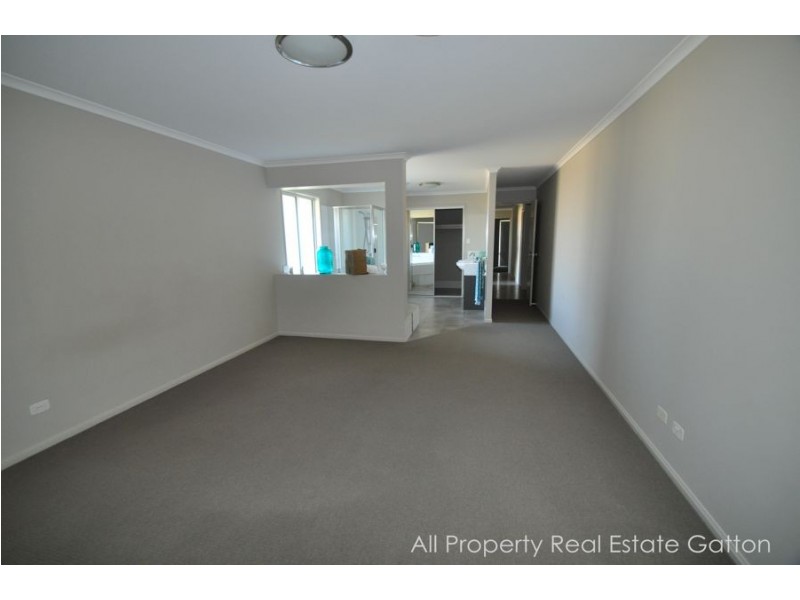 8 Kurrajong Road, Gatton QLD 4343