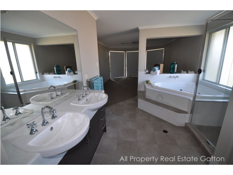 8 Kurrajong Road, Gatton QLD 4343